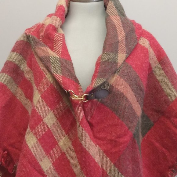 Modena red gold plaid acrylic soft wrap poncho front clasp boho fringe NWT OSFM - Picture 2 of 4